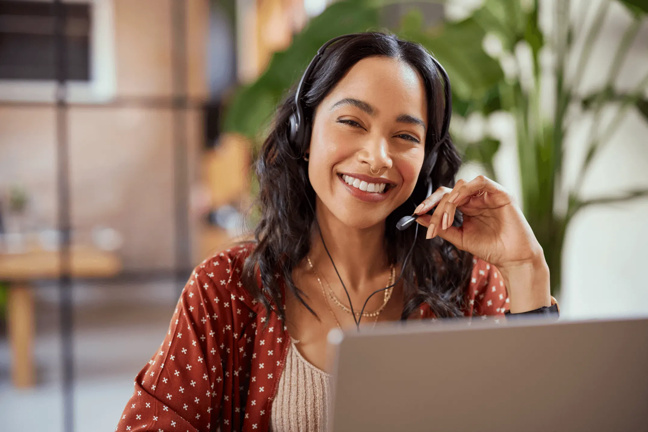 Support agent using automatic call distribution (ACD) to route customer calls efficiently